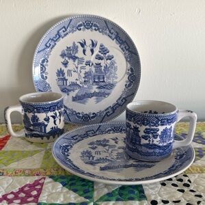 Vintage Blue and White Porcelain Dinnerware Blue Willow Pattern Set of 4 for 2